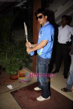 Shahrukh Khan at SRK_s cricket screening in Mannat on 30th March 2011 (11).JPG